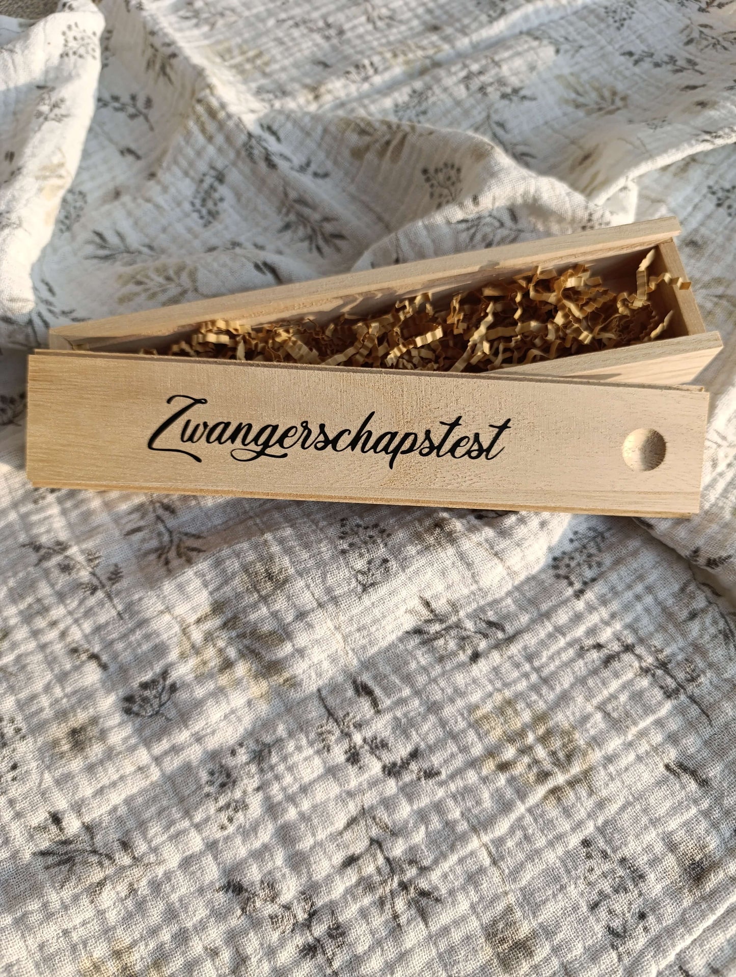 Houten doosje zwangerschaps- test