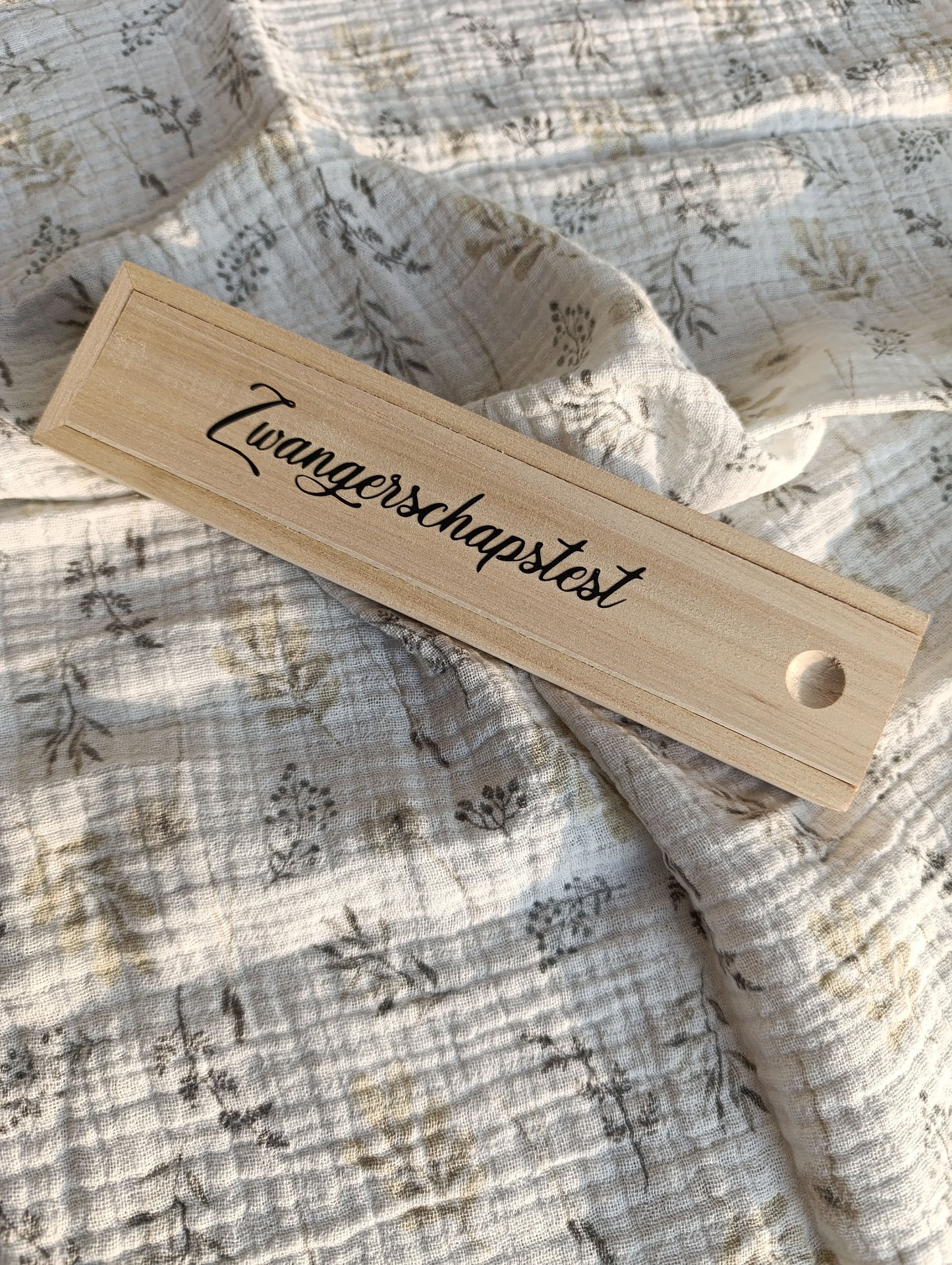 Houten doosje zwangerschaps- test
