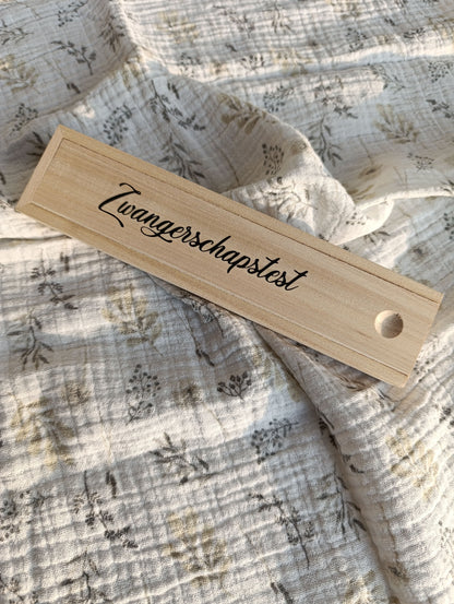 Houten doosje zwangerschaps- test